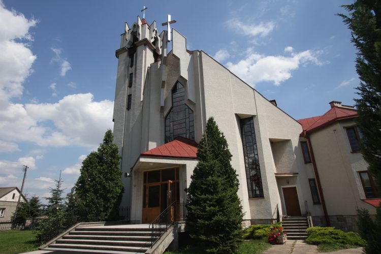 Parafia pw. Matki Bożej Częstochowskiej Nieledew 